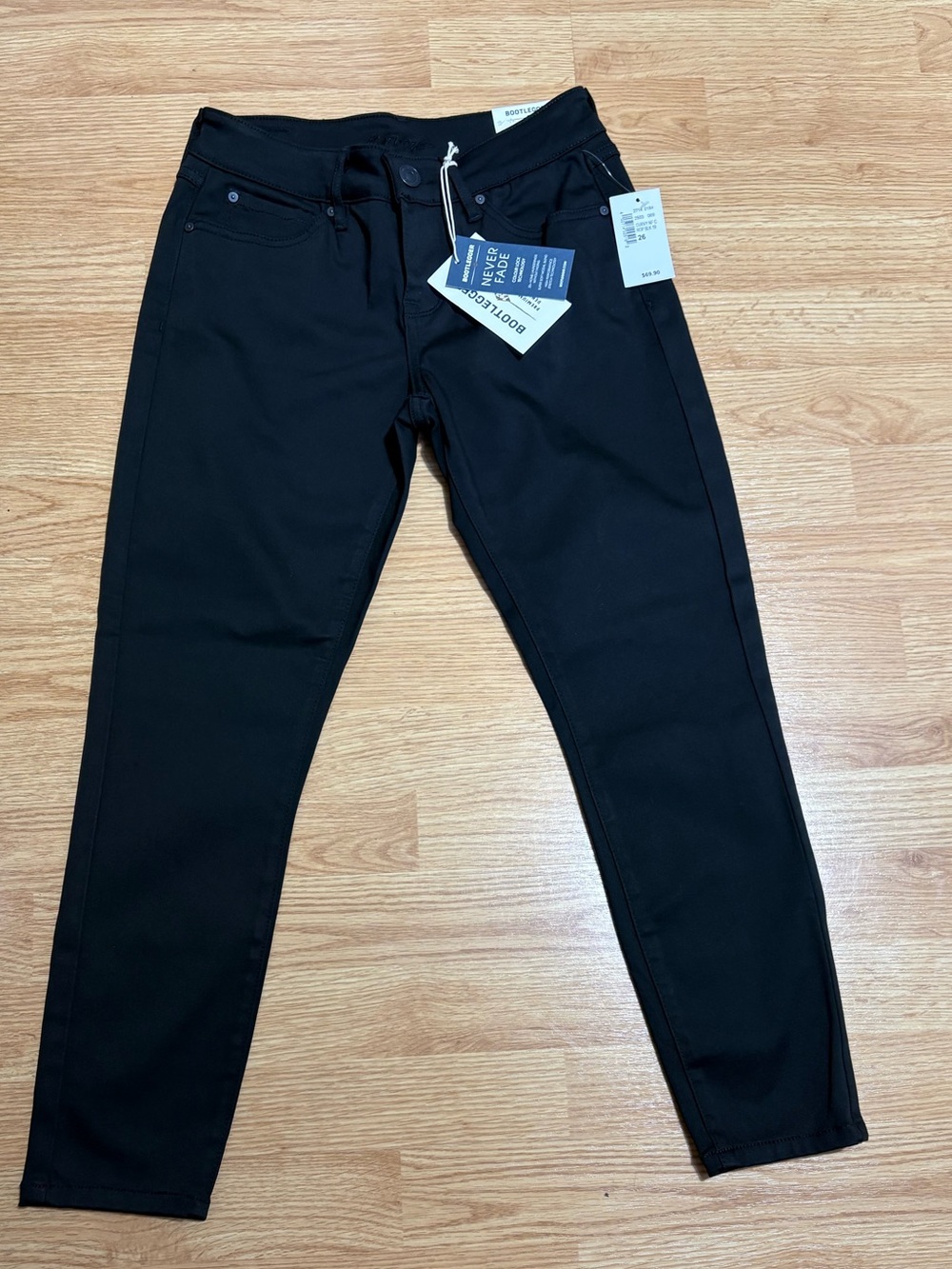 Bootlegger cropped curvy skinny fit jeans with never fade technology.